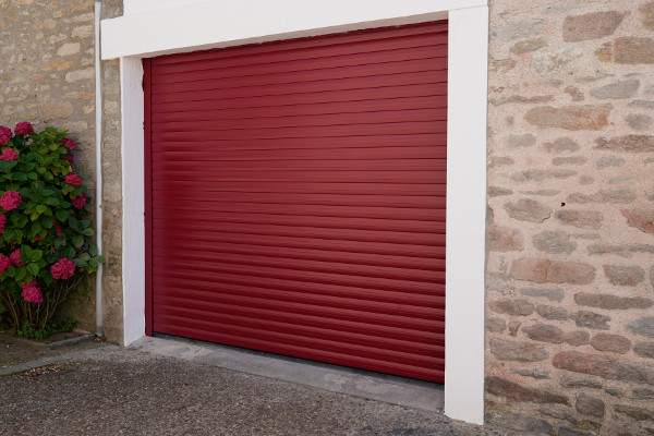 Optimiza la Seguridad y Elegancia de tu Local con Nuestro Servicio de Instalación de Persianas